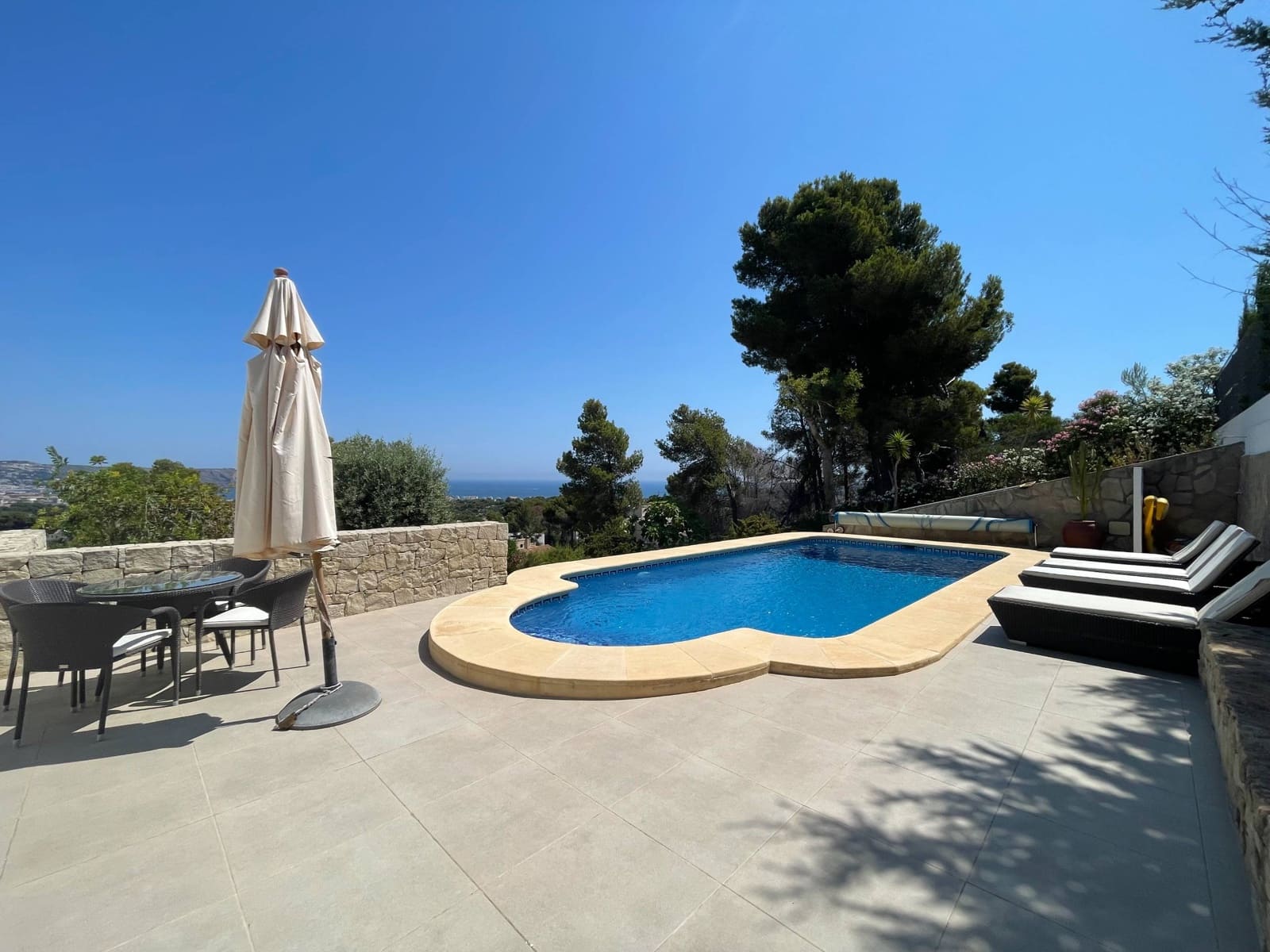 4 Zimmer Villa zu verkaufen in Adsubia mit Pool Garage - 899.000 € (Ref: 9334875)