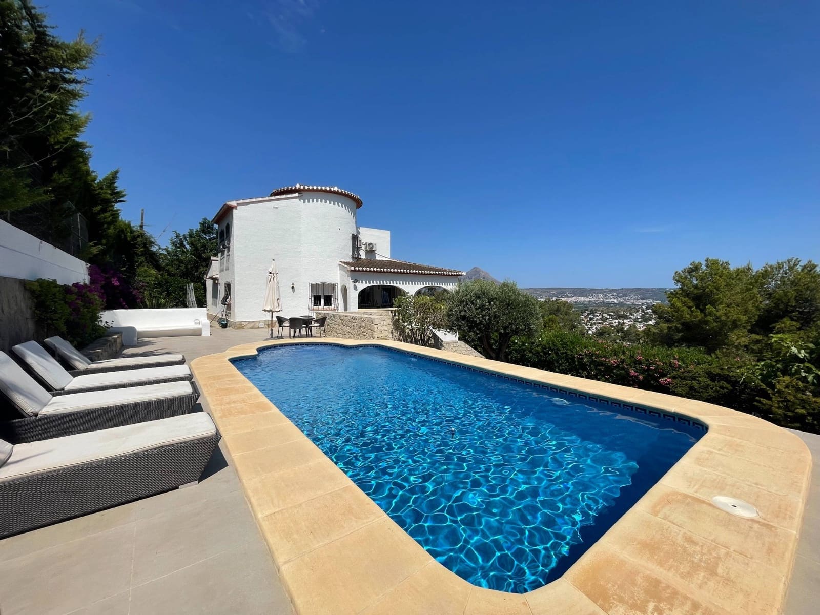 4 Zimmer Villa zu verkaufen in Adsubia mit Pool Garage - 899.000 € (Ref: 9334875)