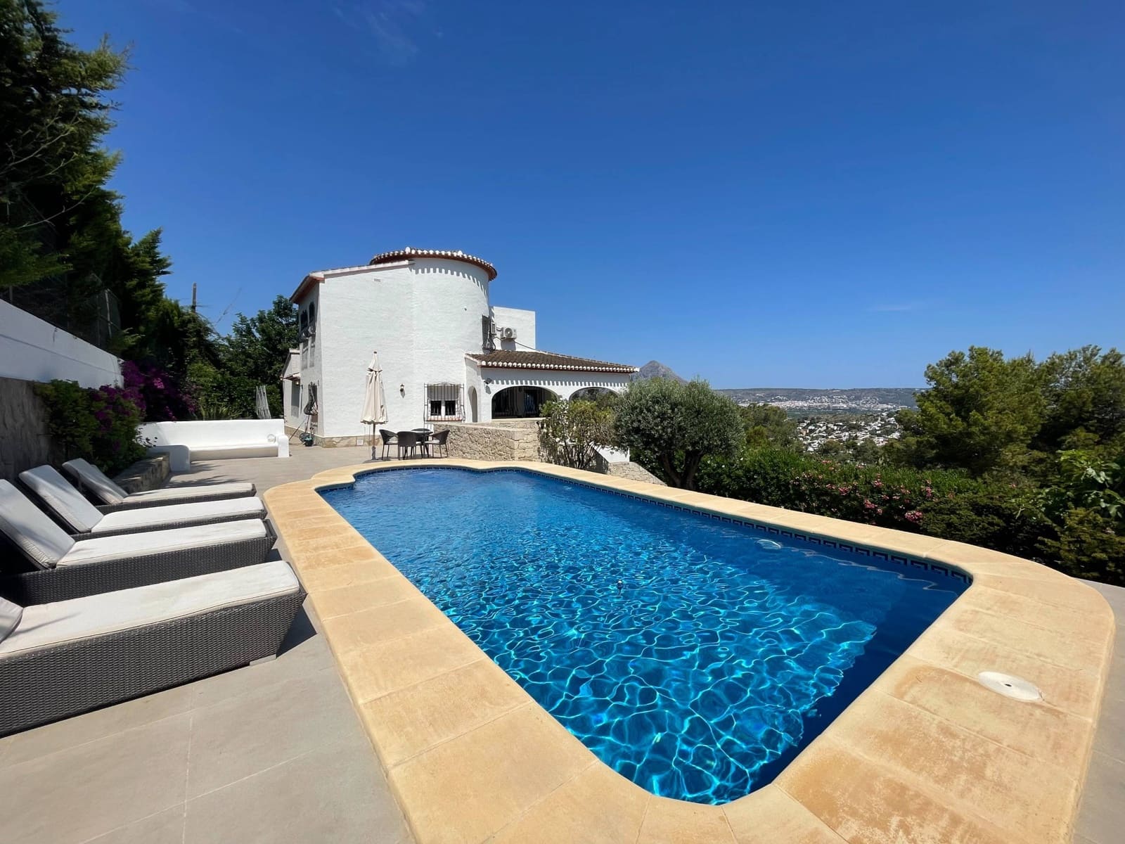 4 Zimmer Villa zu verkaufen in Adsubia mit Pool Garage - 899.000 € (Ref: 9334875)