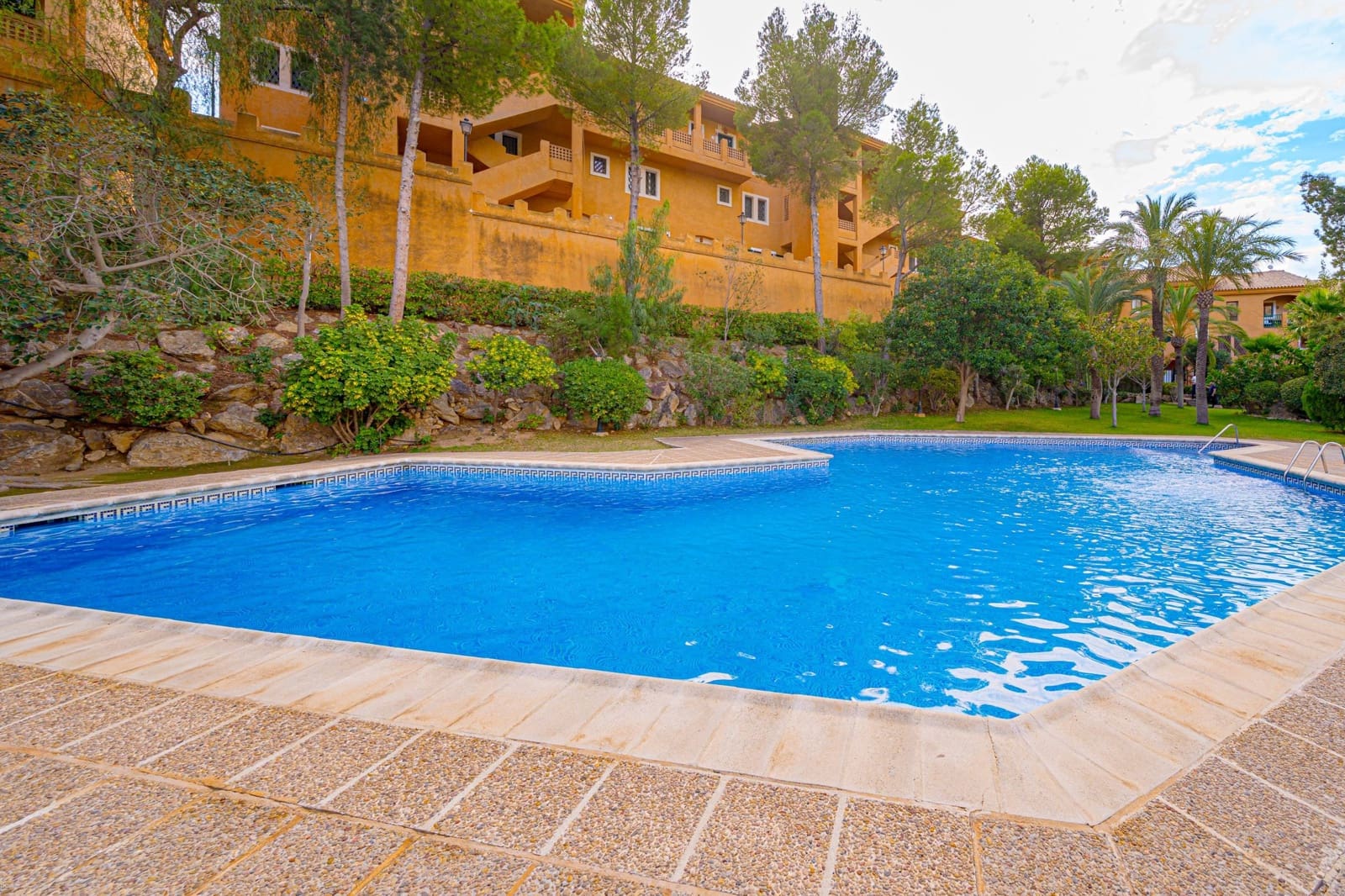 2 soveværelse Lejlighed til salg i Altea med swimmingpool - € 399.000 (Ref: 9337965)