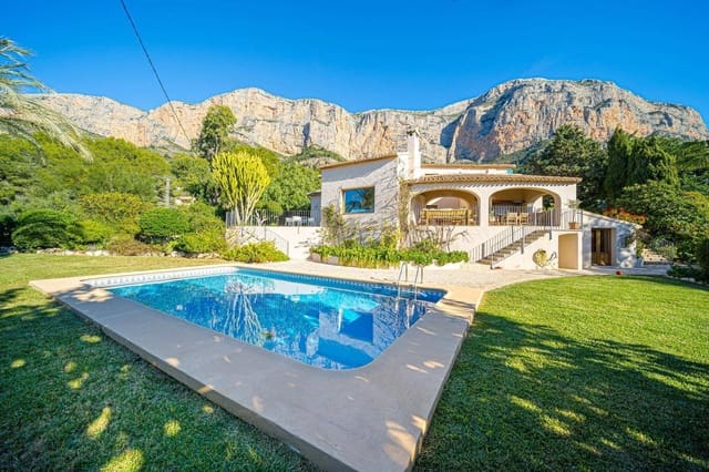 5 bedroom Villa for sale in Montgó - Ermita, Javea / Xàbia with pool - € 1,495,000 (Ref: 9373800)