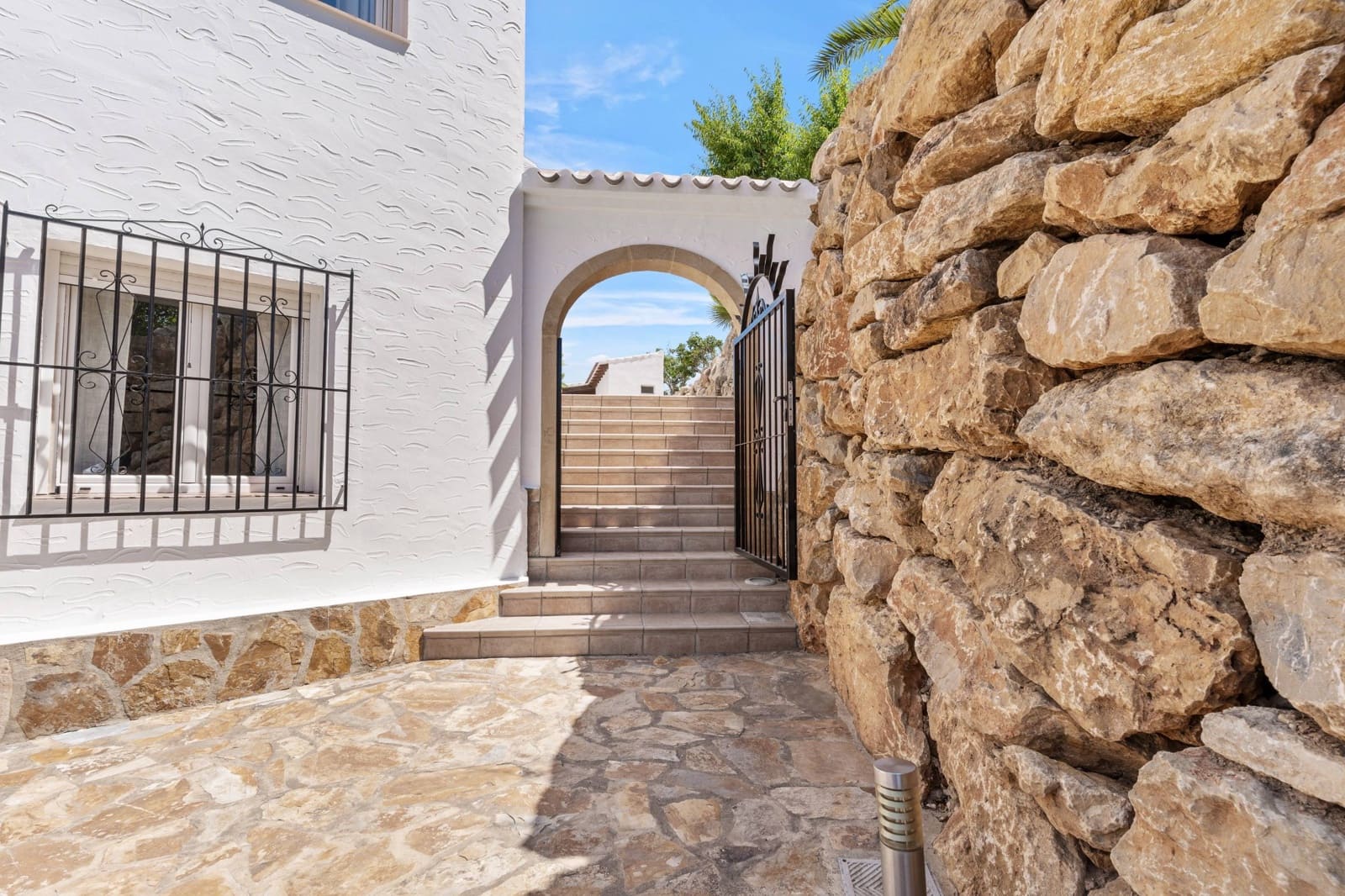 4 bedroom Villa for sale in Javea / Xabia with pool - € 1,090,000 (Ref: 9387848)