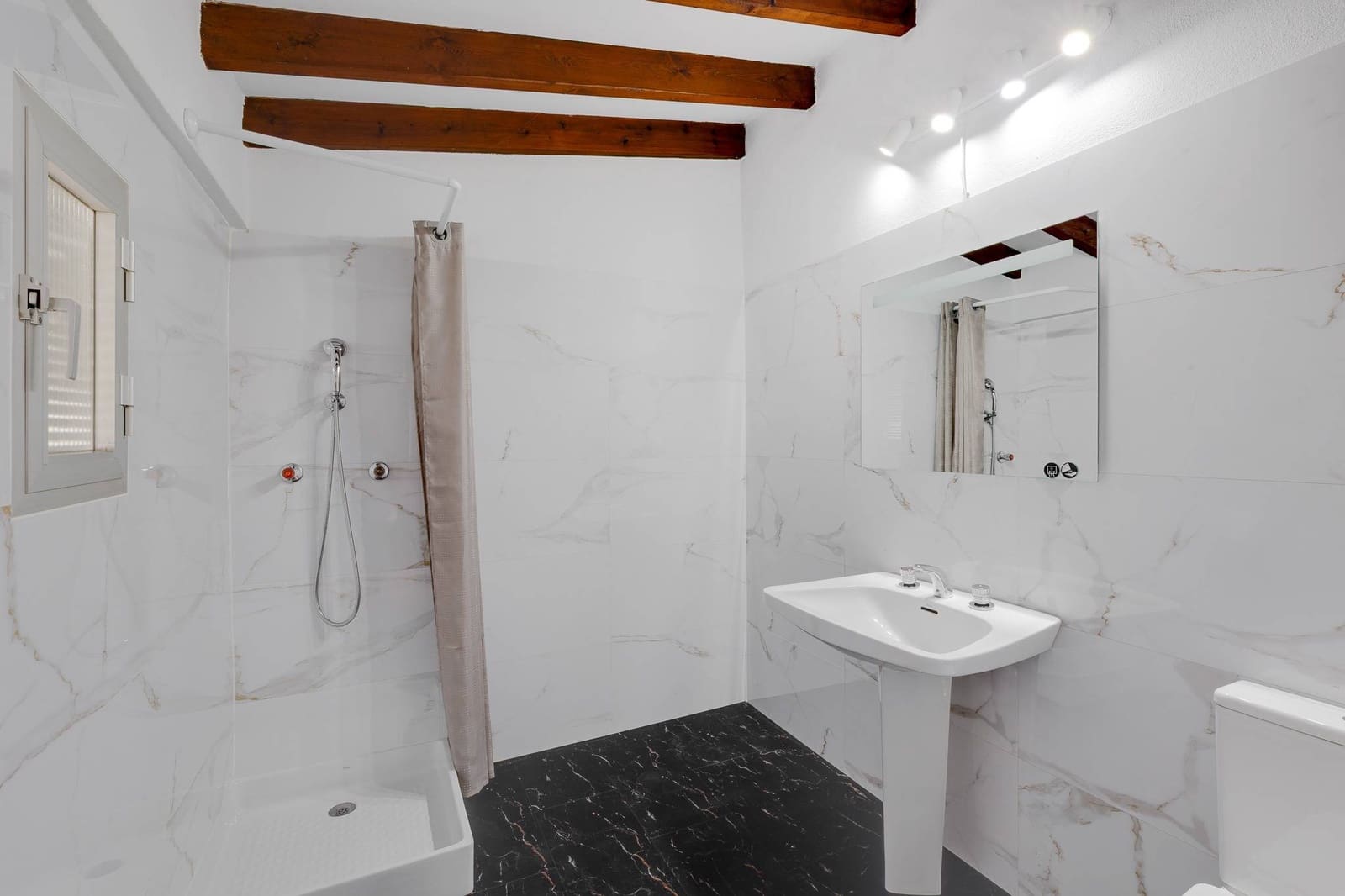 6 makuuhuone Huvila myytävänä paikassa Calpe / Calp mukana 
autotalli - 1 650 000 € (Ref: 9390688)