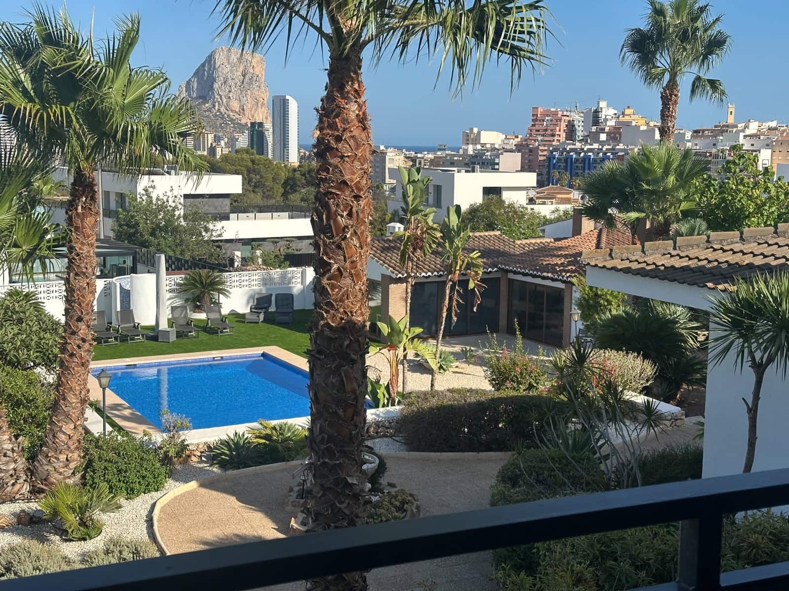 6 makuuhuone Huvila myytävänä paikassa Calpe / Calp mukana 
autotalli - 1 650 000 € (Ref: 9390688)