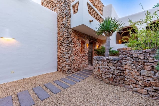 3 bedroom Villa for sale in Paichi, Teulada-Moraira with pool garage - € 1,995,000 (Ref: 9414036)