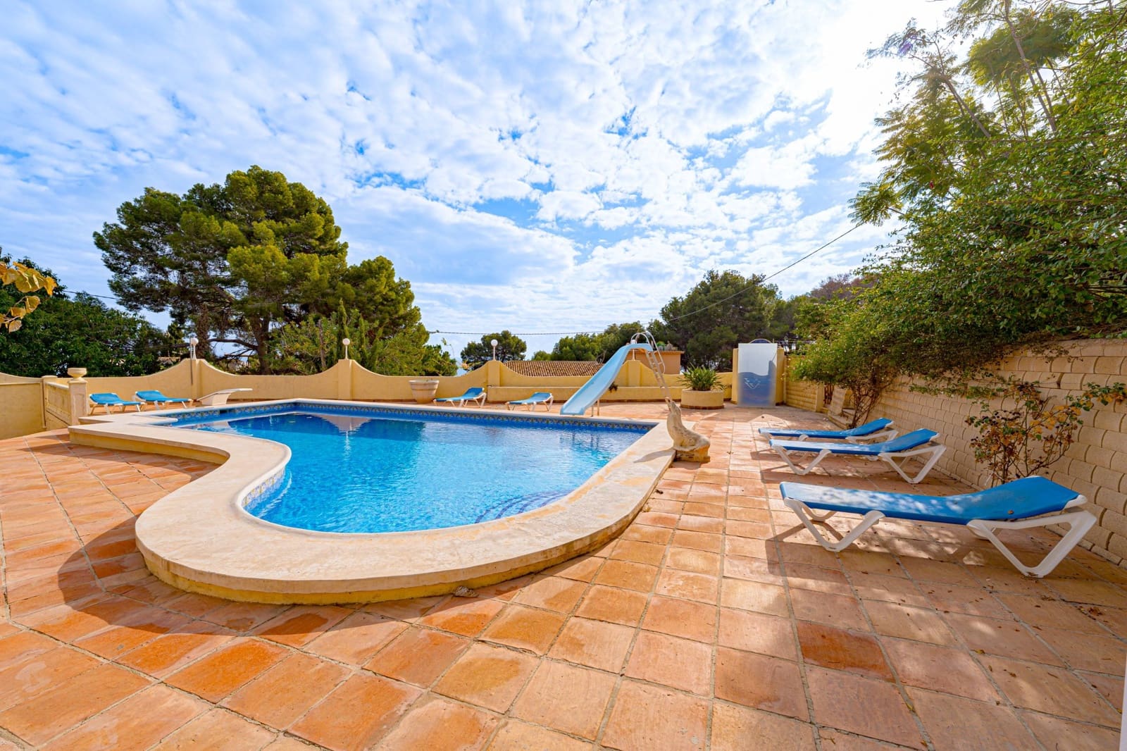 Villa/Maison de 5 chambres à louer à Benissa avec piscine - 3 500 € (Ref: 9462025)