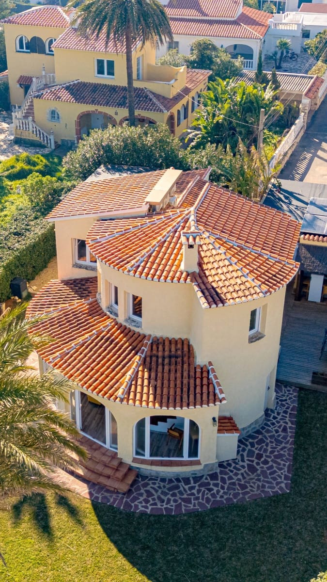 3 bedroom Villa for sale in Denia - € 799,500 (Ref: 9596058)