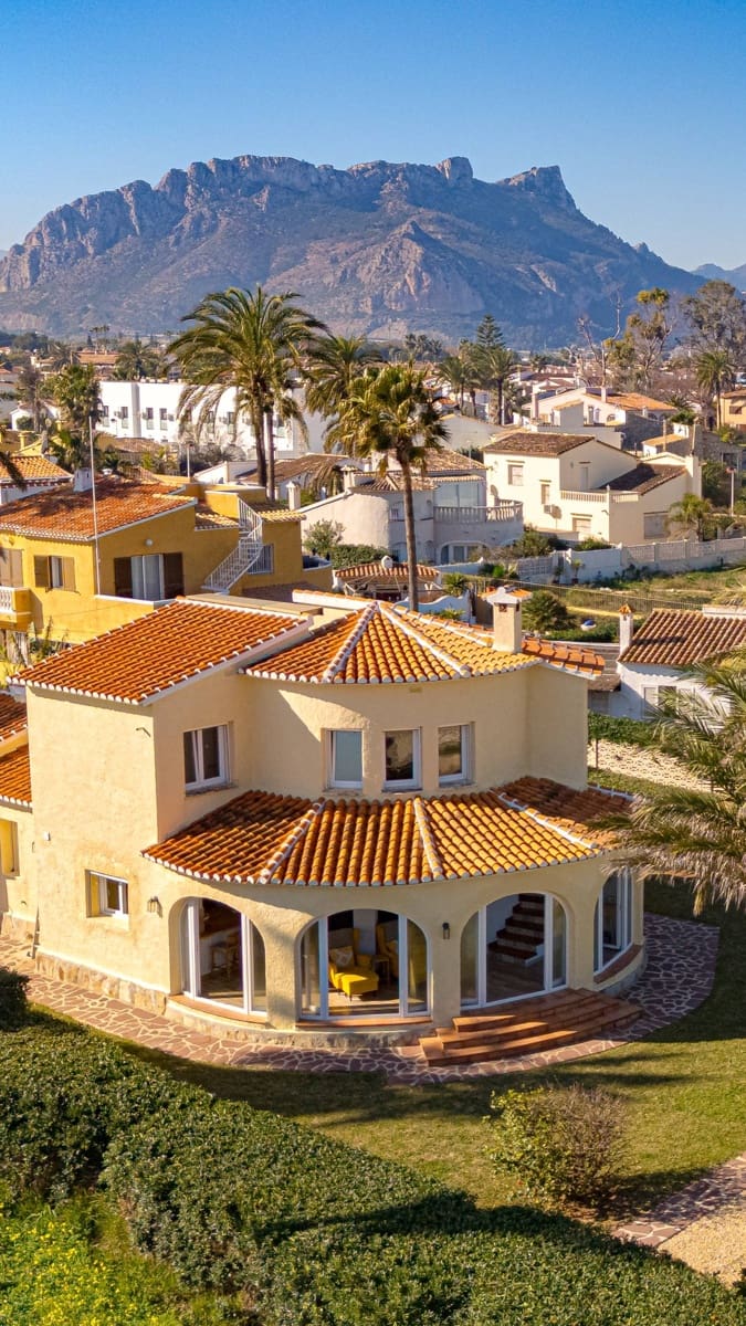 3 bedroom Villa for sale in Denia - € 799,500 (Ref: 9596058)