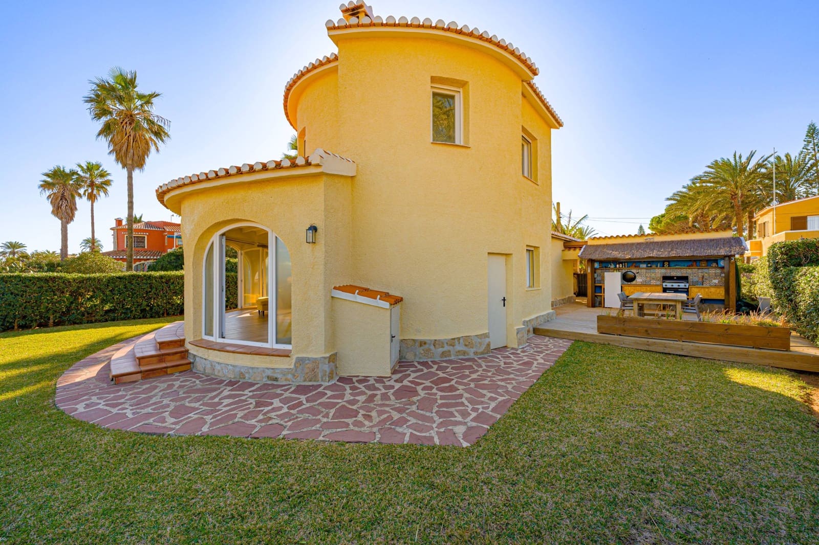 3 bedroom Villa for sale in Denia - € 799,500 (Ref: 9596058)