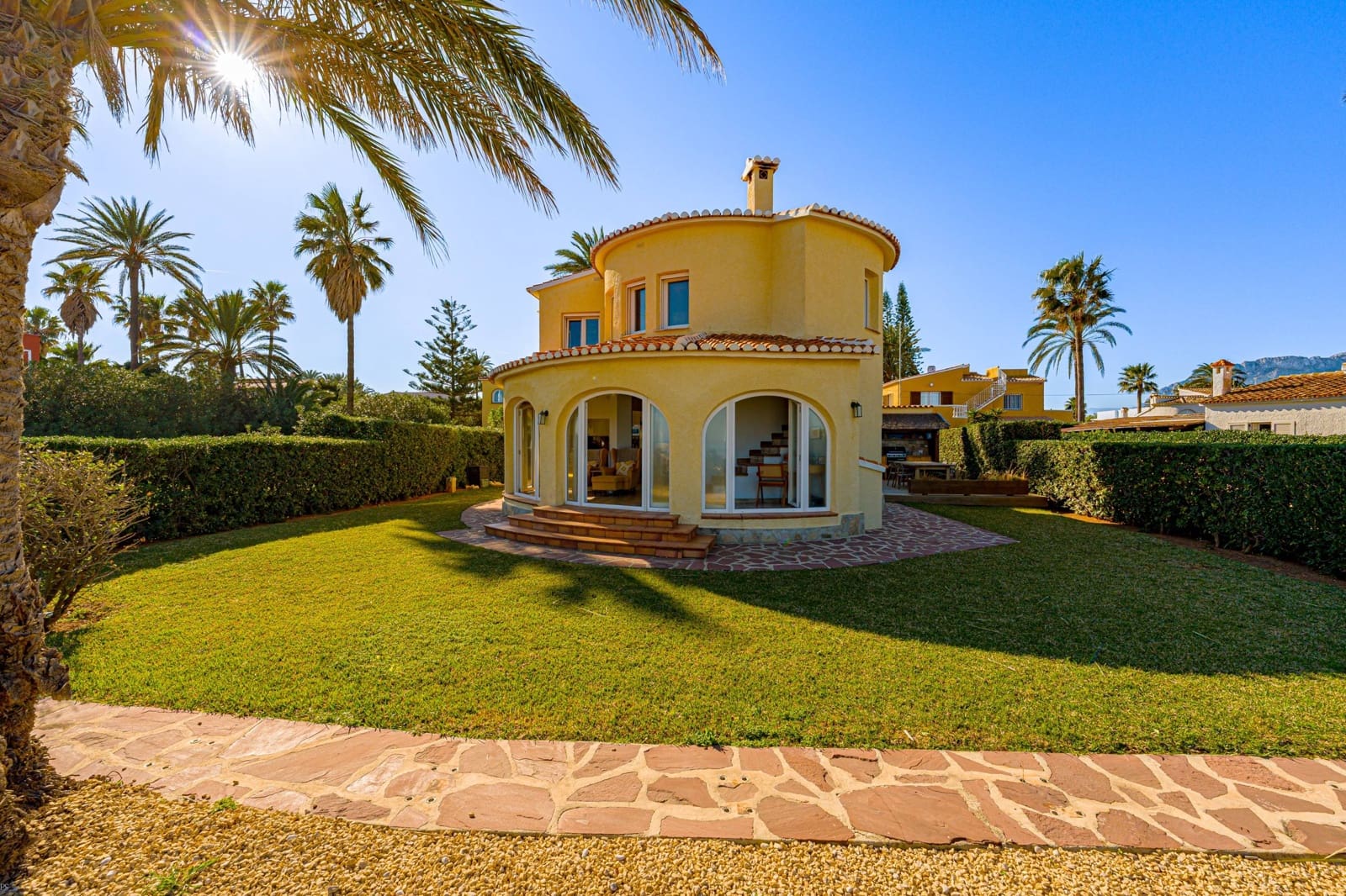 3 bedroom Villa for sale in Denia - € 799,500 (Ref: 9596058)