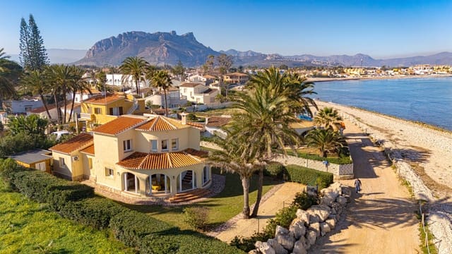 Chalet de 3 habitaciones en Dénia en venta - 693.000 € (Ref: 9596058)