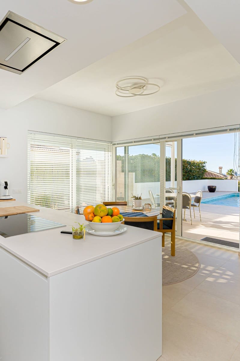 4 bedroom Villa for sale in Calpe / Calp with pool garage - € 1,380,000 (Ref: 9674150)