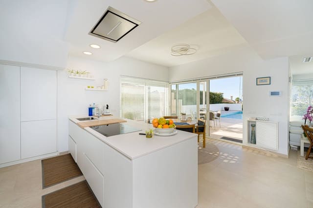4 bedroom Villa for sale in Calpe / Calp with pool garage - € 1,380,000 (Ref: 9674150)