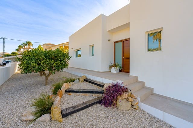 4 bedroom Villa for sale in Calpe / Calp with pool garage - € 1,380,000 (Ref: 9674150)