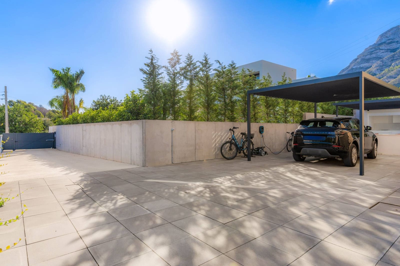 3 bedroom Villa for sale in Denia with pool - € 1,195,000 (Ref: 9732047)