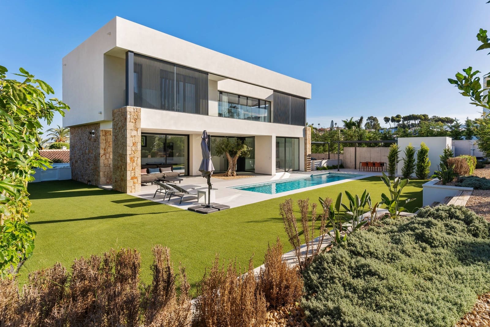 3 bedroom Villa for sale in Denia with pool - € 1,195,000 (Ref: 9732047)