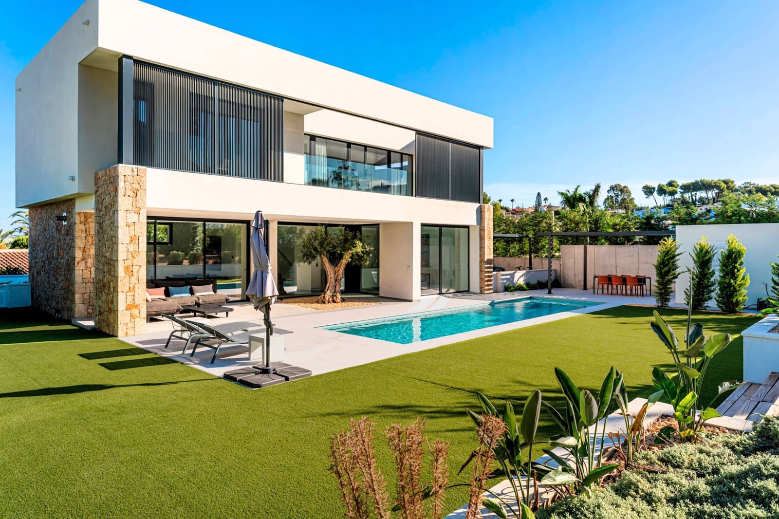 3 bedroom Villa for sale in Denia with pool - € 1,195,000 (Ref: 9732047)