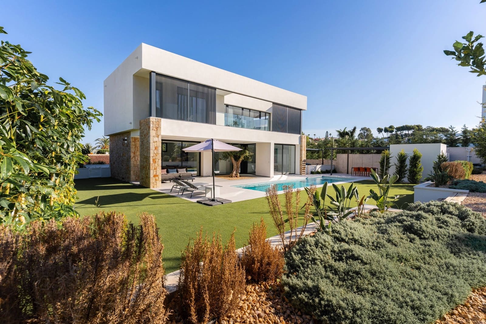 3 bedroom Villa for sale in Denia with pool - € 1,195,000 (Ref: 9732047)