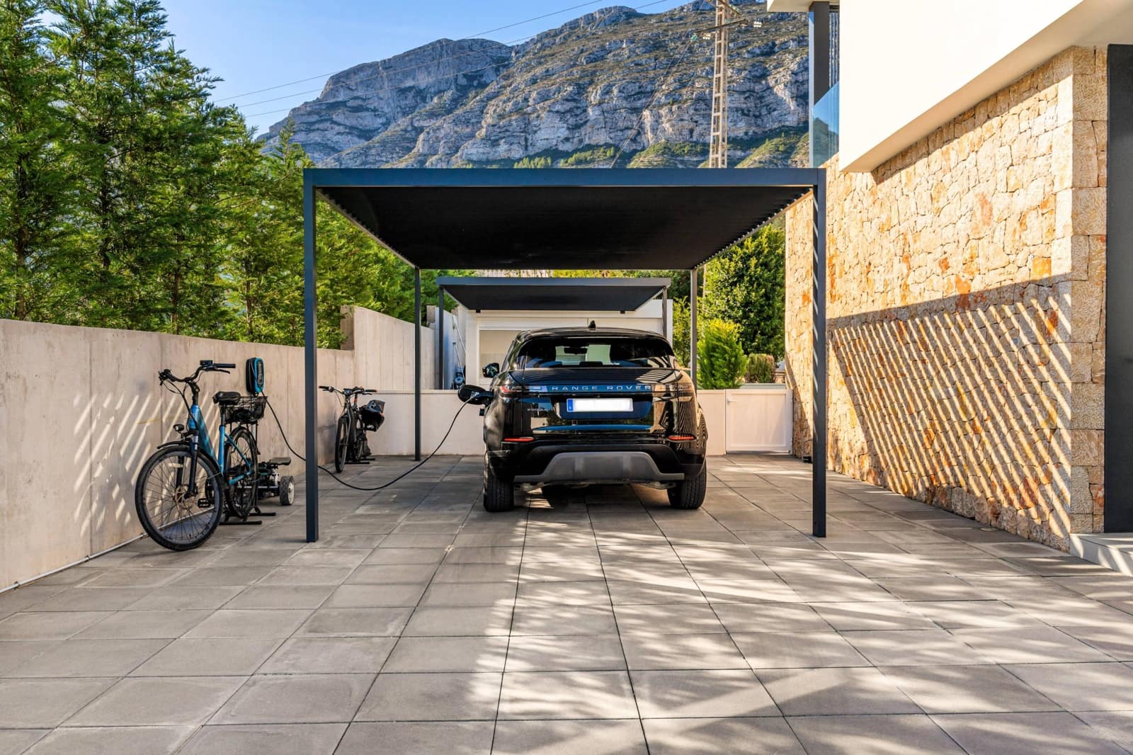 3 bedroom Villa for sale in Denia with pool - € 1,195,000 (Ref: 9732047)