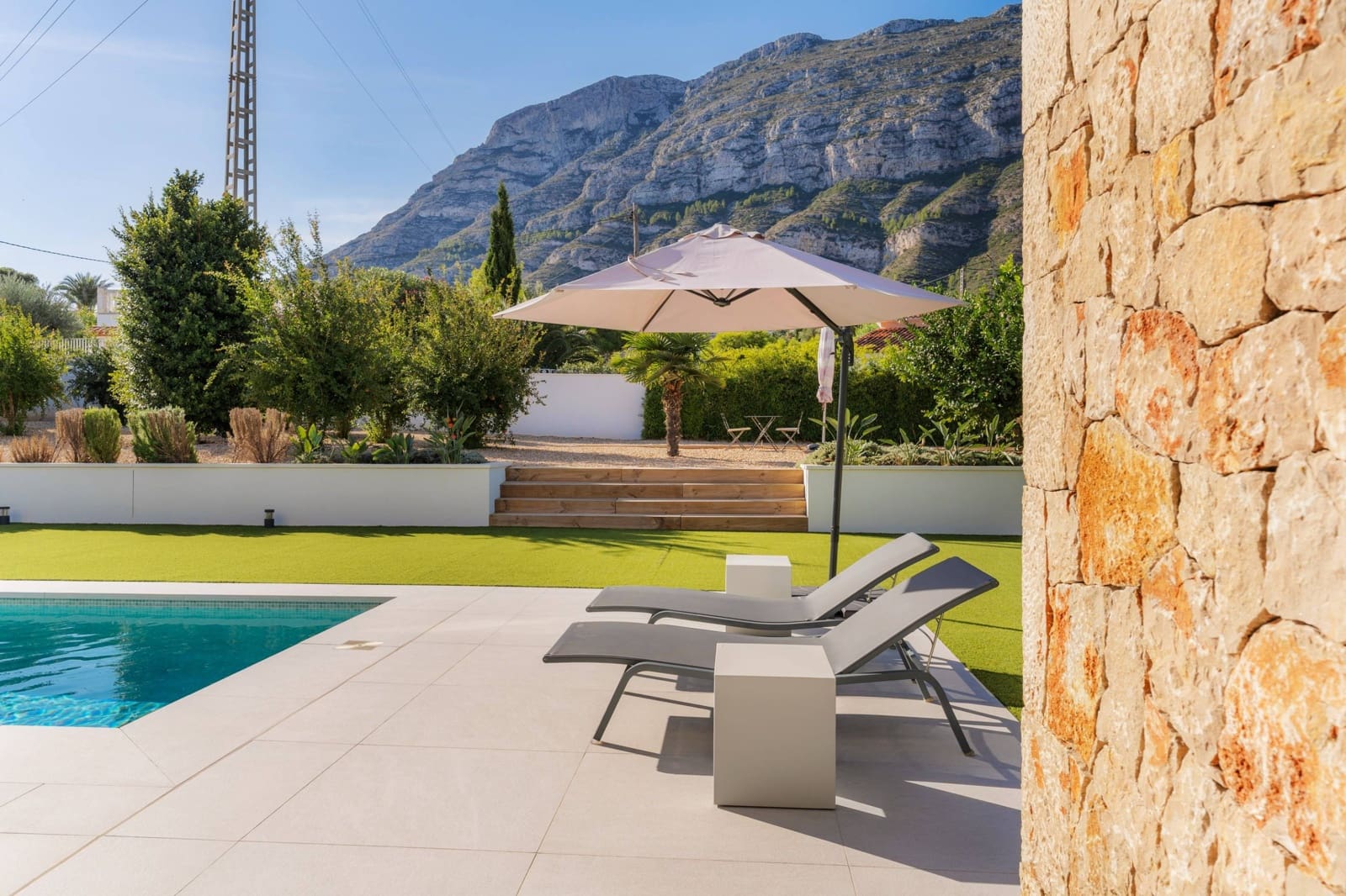 3 bedroom Villa for sale in Denia with pool - € 1,195,000 (Ref: 9732047)