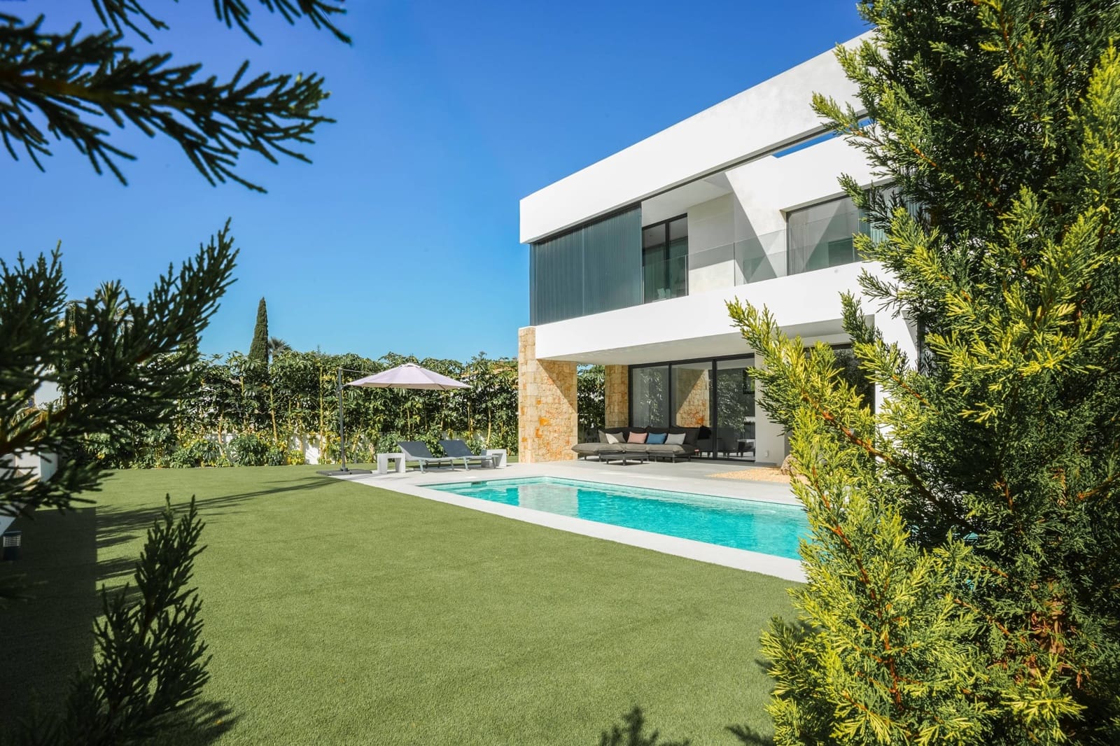 3 bedroom Villa for sale in Denia with pool - € 1,195,000 (Ref: 9732047)
