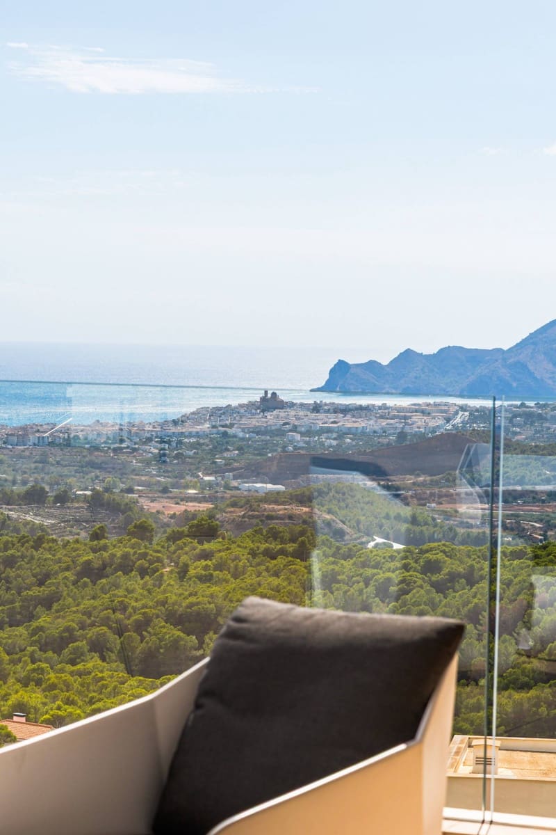 6 bedroom Villa for sale in Altea la Vella with pool - € 5,595,000 (Ref: 9732048)