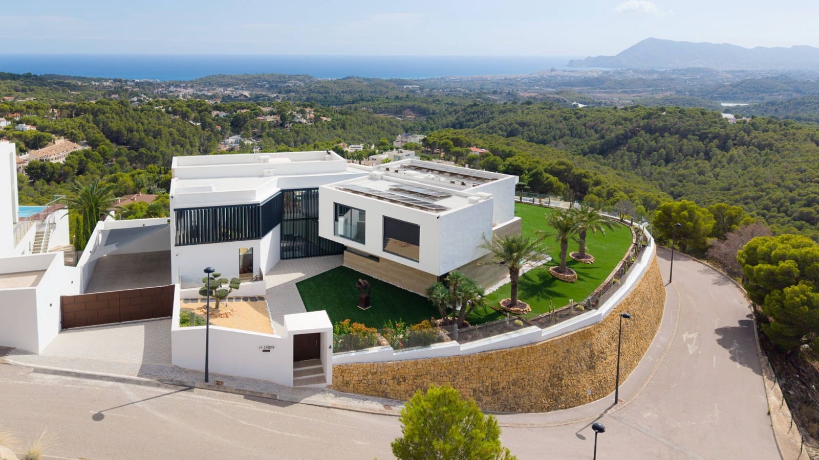 6 bedroom Villa for sale in Altea la Vella with pool - € 5,595,000 (Ref: 9732048)