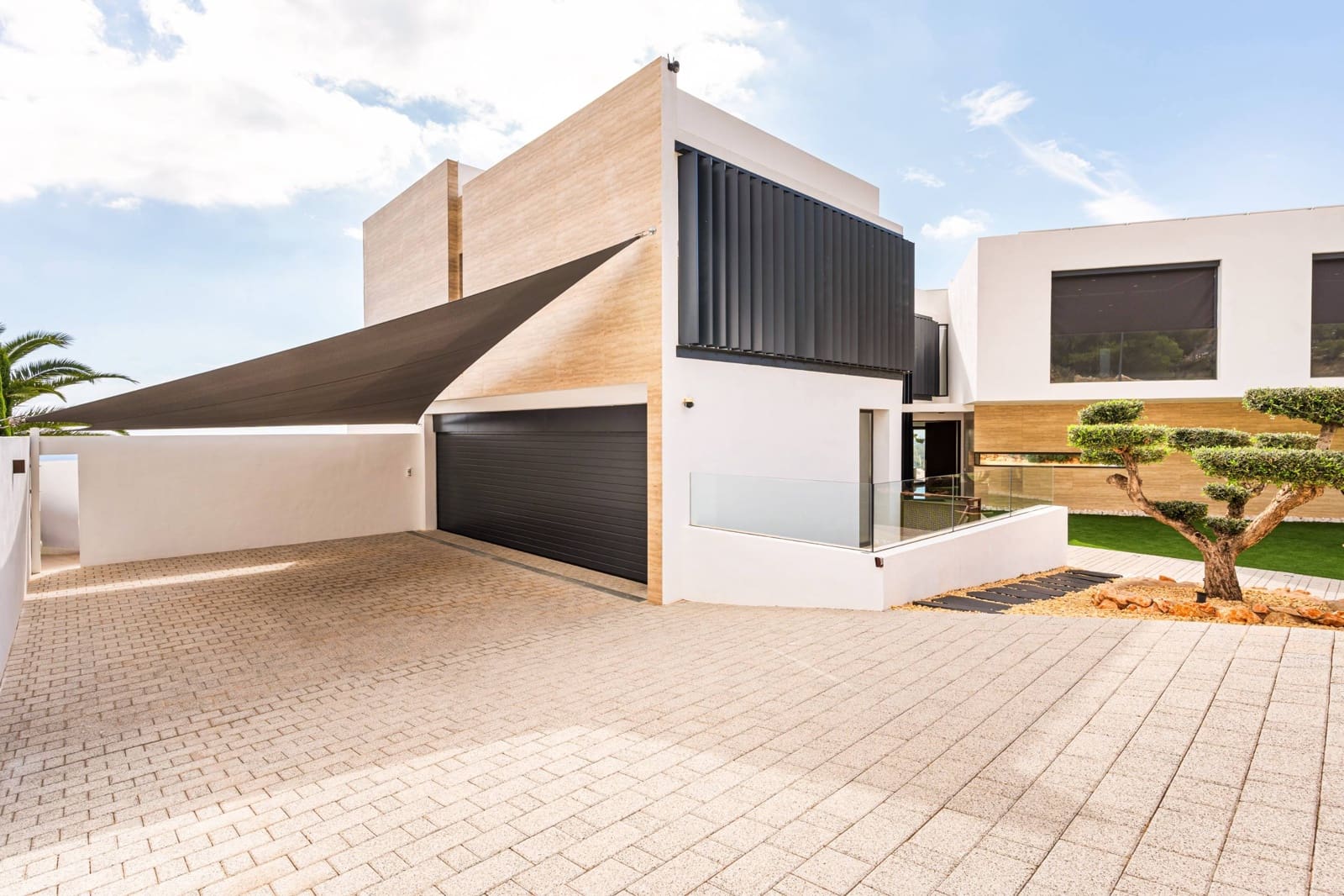 6 bedroom Villa for sale in Altea la Vella with pool - € 5,595,000 (Ref: 9732048)