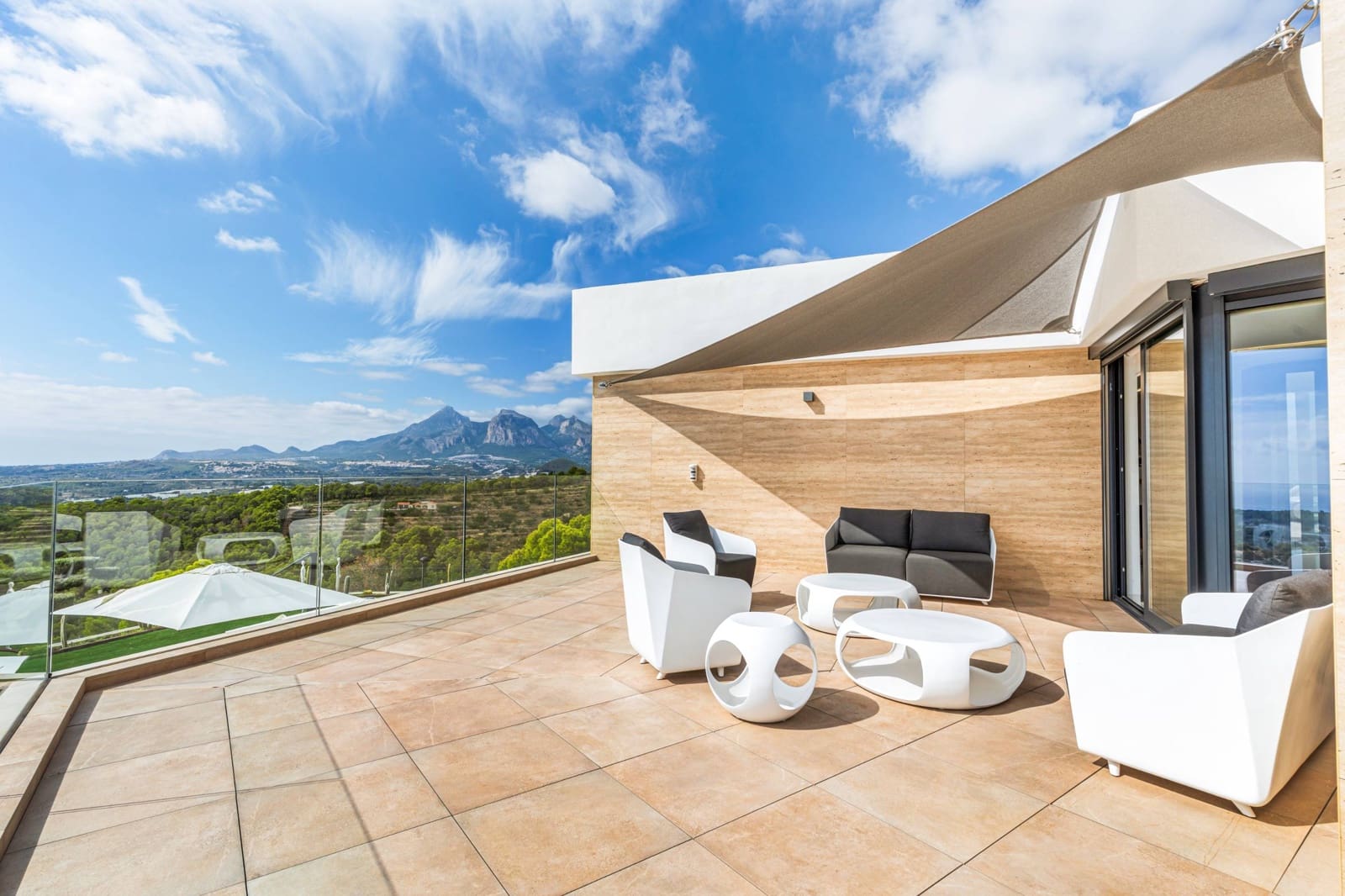 6 bedroom Villa for sale in Altea la Vella with pool - € 5,595,000 (Ref: 9732048)