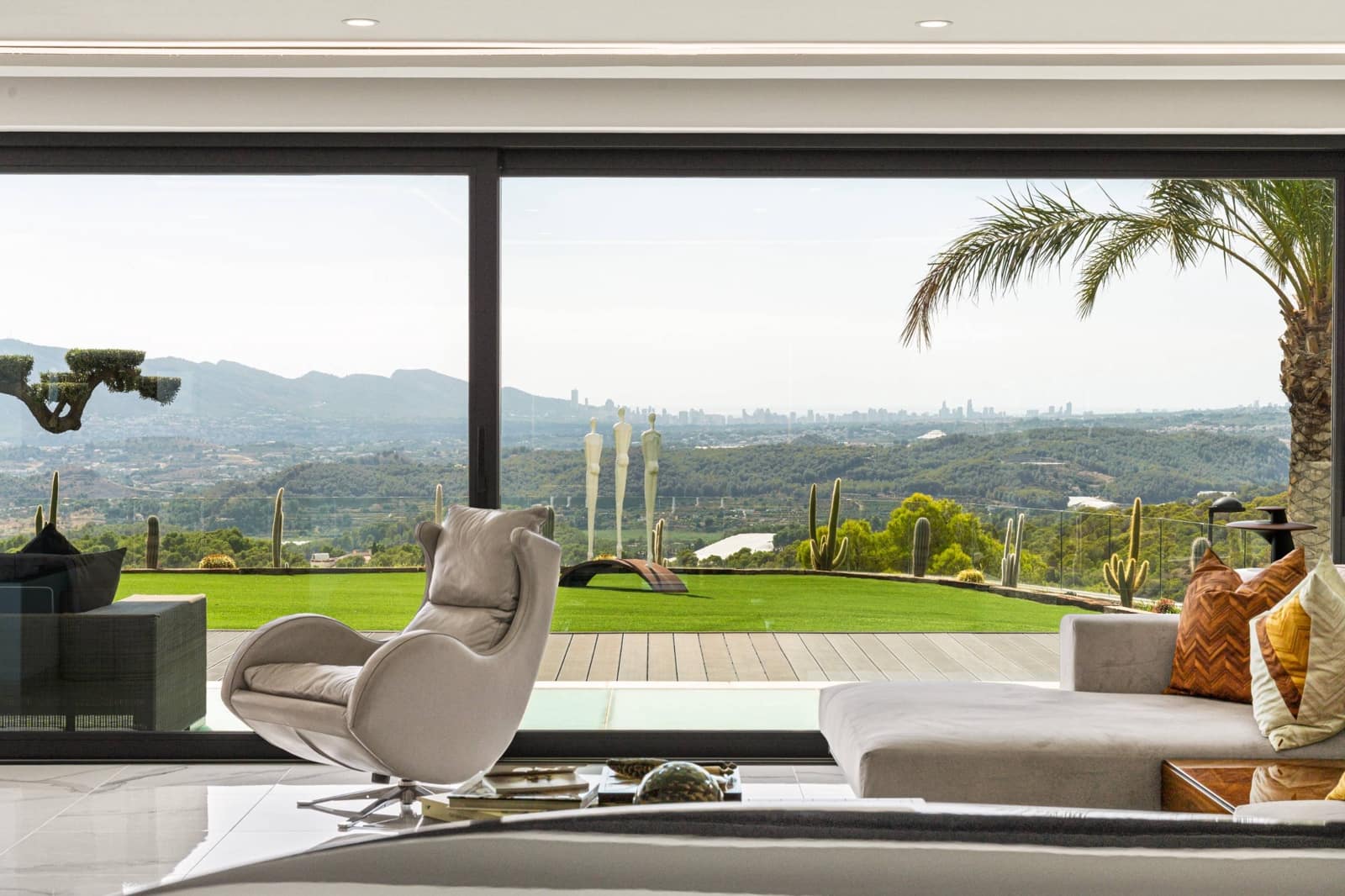 6 bedroom Villa for sale in Altea la Vella with pool - € 5,595,000 (Ref: 9732048)