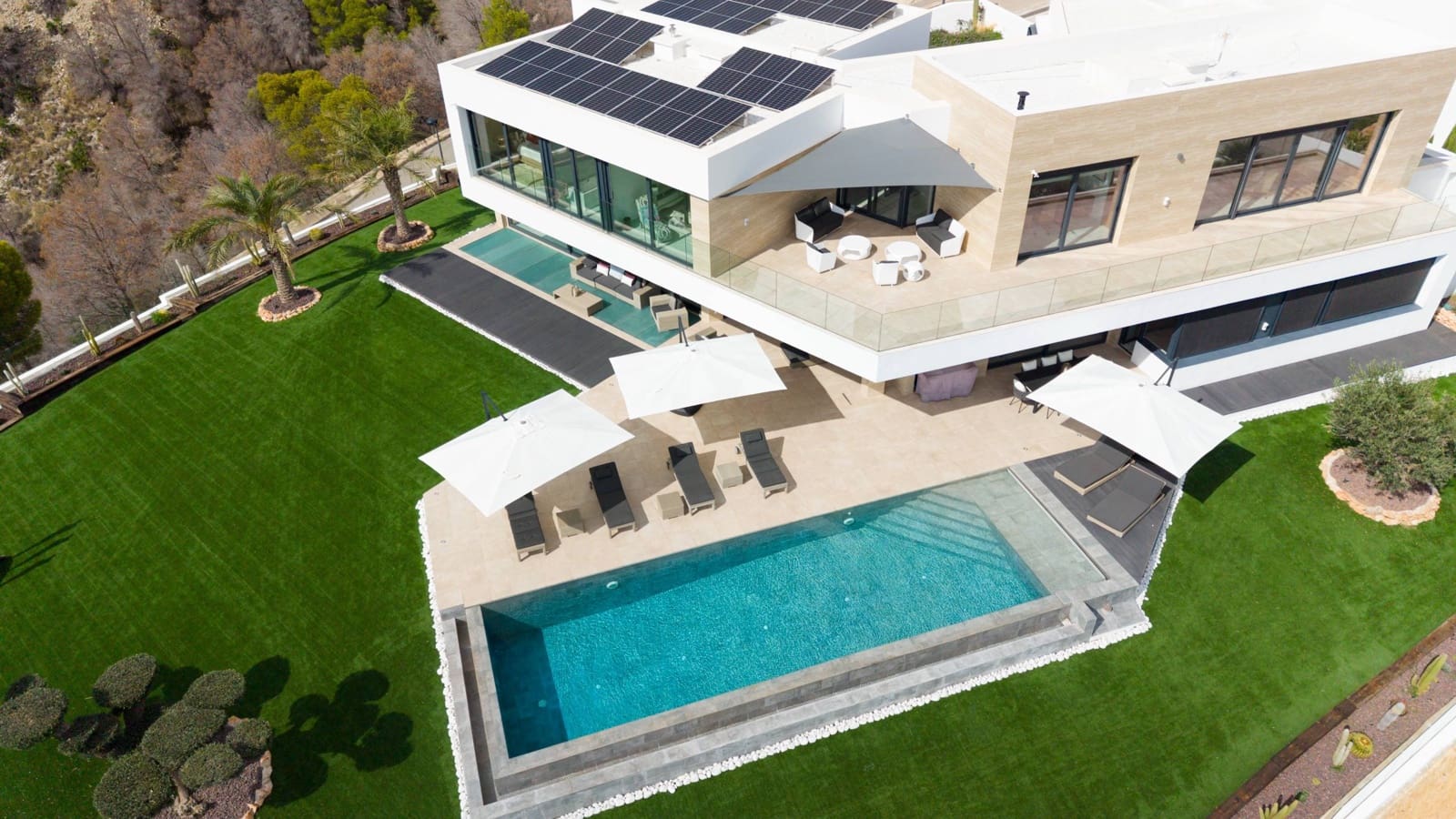 6 bedroom Villa for sale in Altea la Vella with pool - € 5,595,000 (Ref: 9732048)