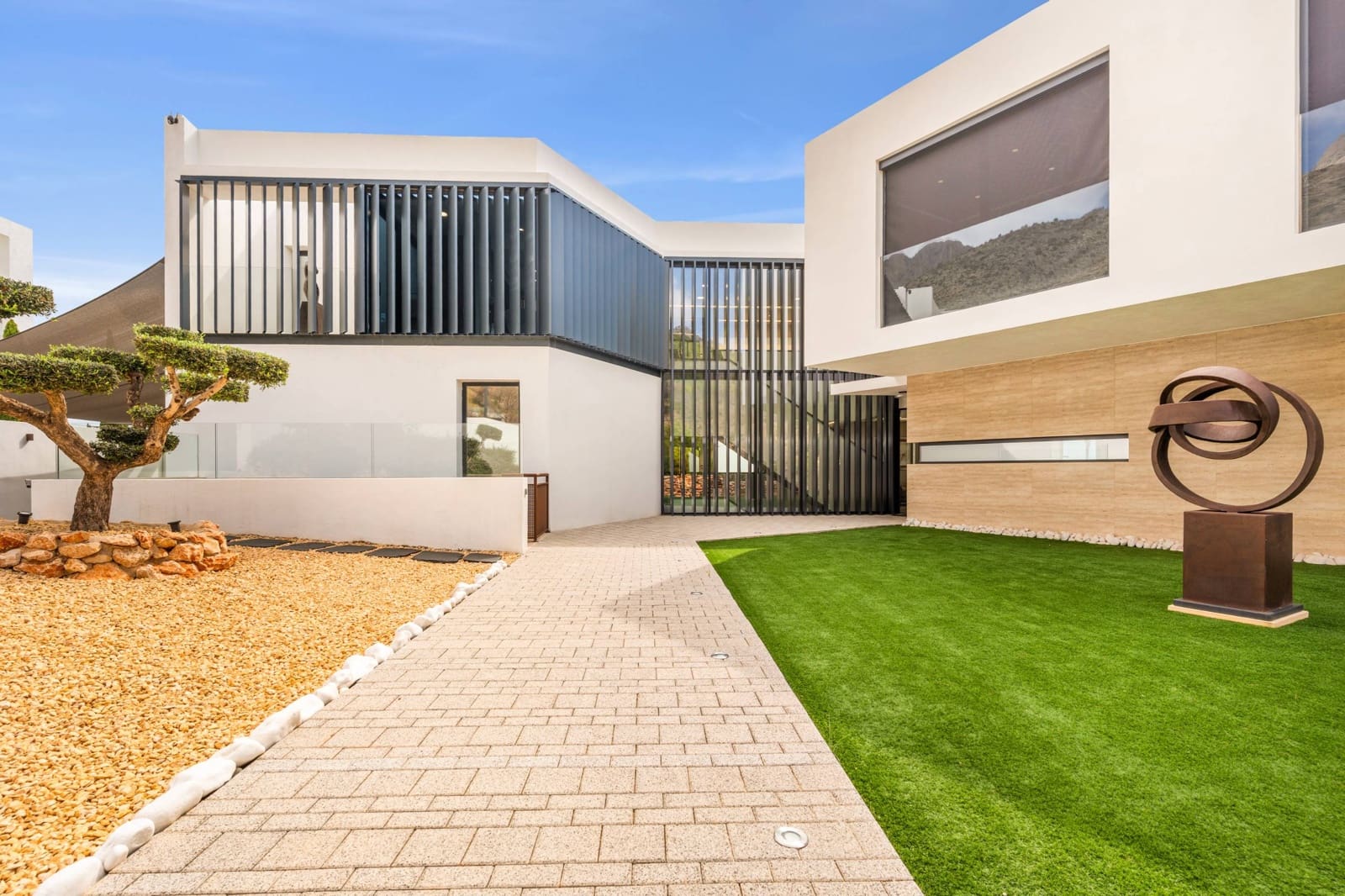 6 bedroom Villa for sale in Altea la Vella with pool - € 5,595,000 (Ref: 9732048)