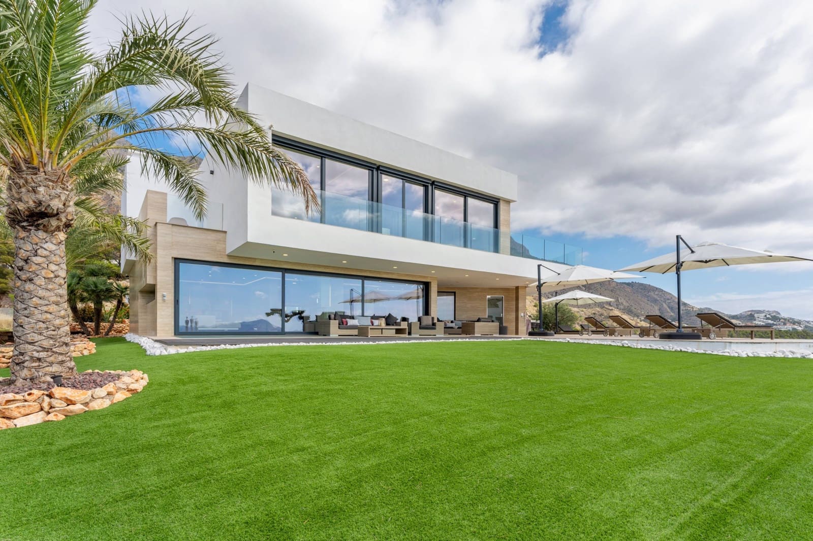 6 bedroom Villa for sale in Altea la Vella with pool - € 5,595,000 (Ref: 9732048)