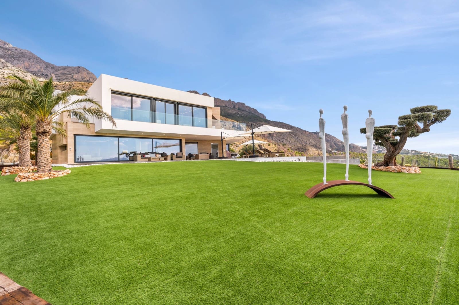 6 bedroom Villa for sale in Altea la Vella with pool - € 5,595,000 (Ref: 9732048)