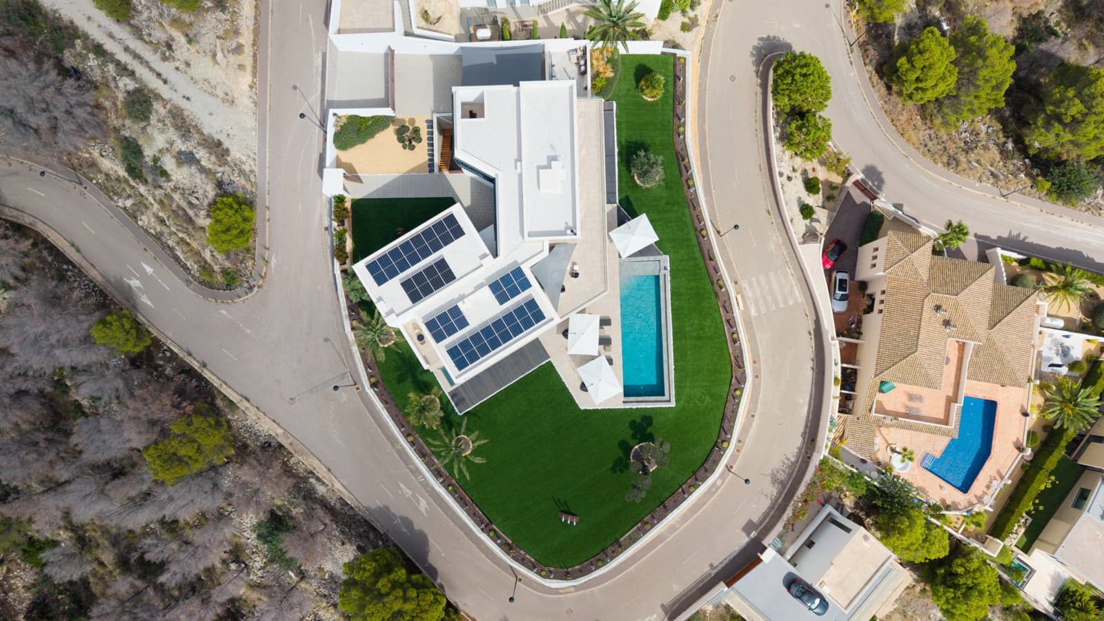 6 bedroom Villa for sale in Altea la Vella with pool - € 5,595,000 (Ref: 9732048)