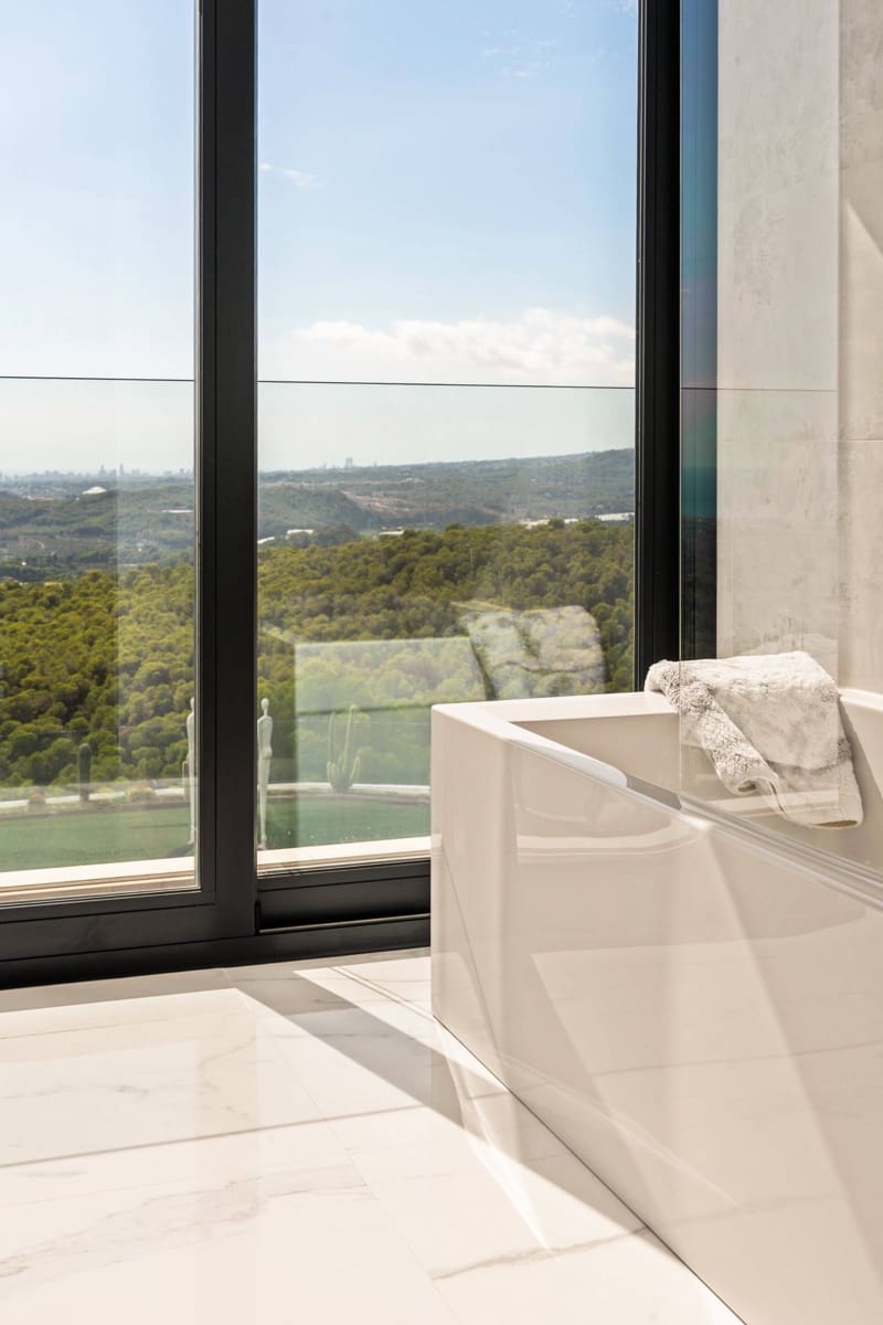 6 bedroom Villa for sale in Altea la Vella with pool - € 5,595,000 (Ref: 9732048)