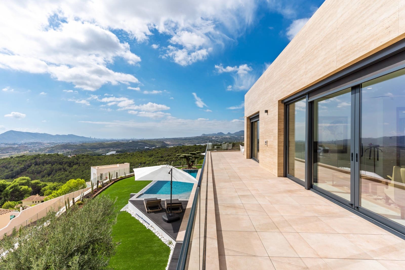 6 bedroom Villa for sale in Altea la Vella with pool - € 5,595,000 (Ref: 9732048)