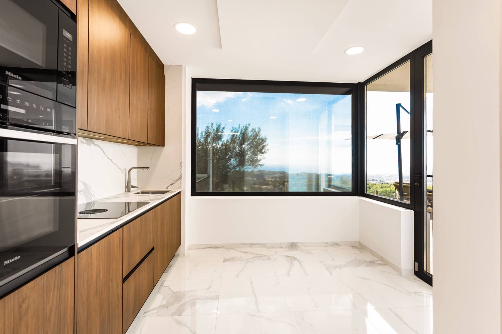 6 bedroom Villa for sale in Altea la Vella with pool - € 5,595,000 (Ref: 9732048)