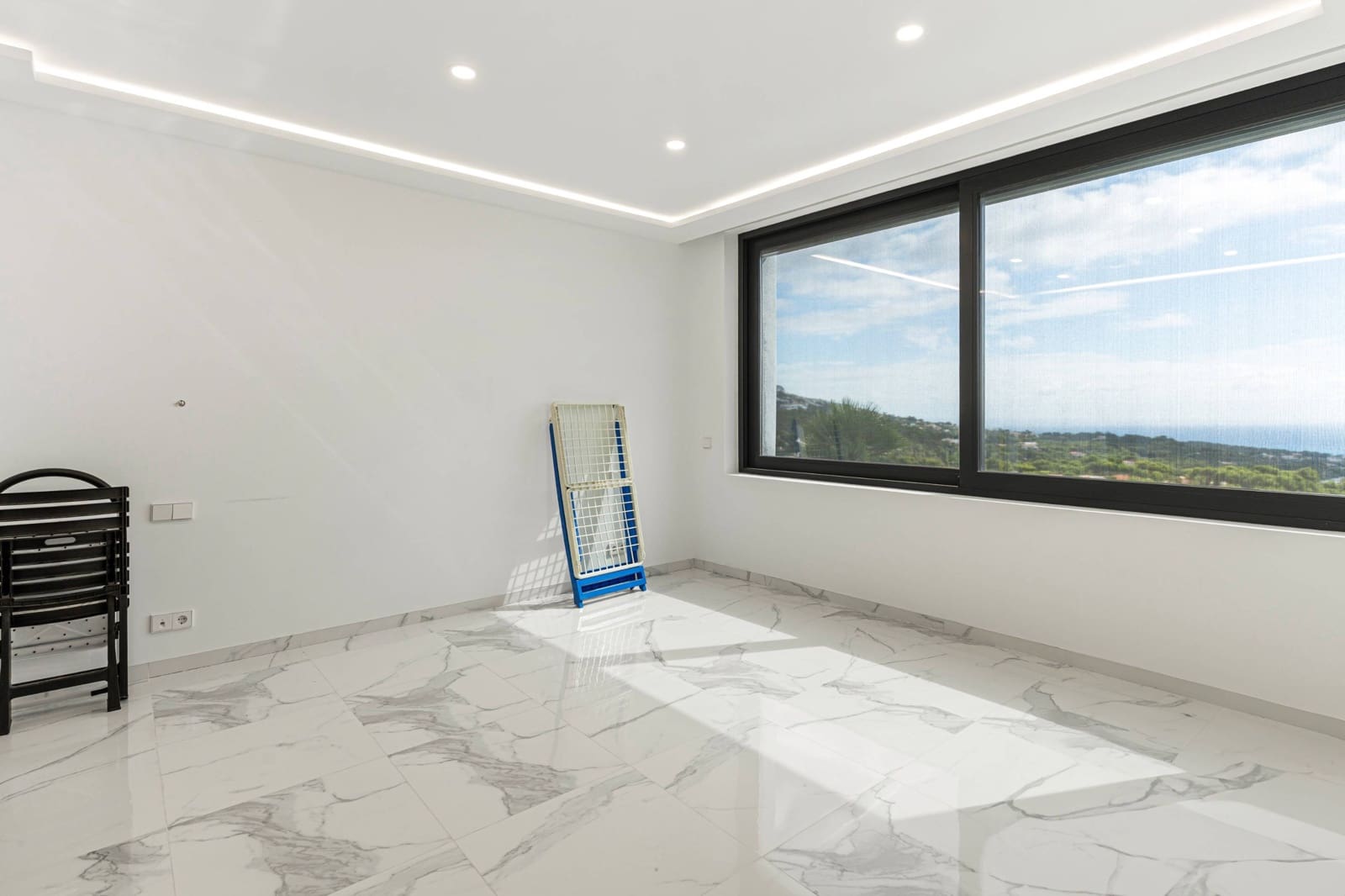 6 bedroom Villa for sale in Altea la Vella with pool - € 5,595,000 (Ref: 9732048)