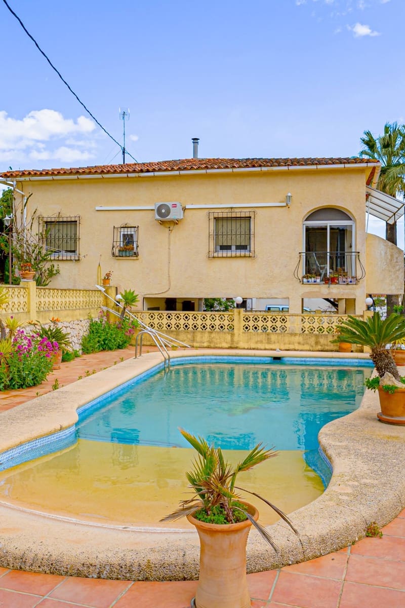 4 bedroom Villa for sale in Parcent with pool - € 450,000 (Ref: 9741707)