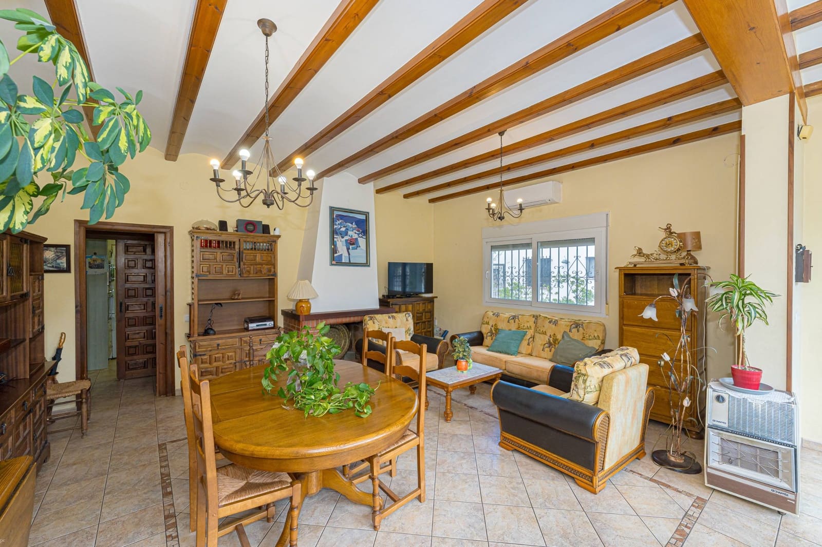 4 bedroom Villa for sale in Parcent with pool - € 450,000 (Ref: 9741707)