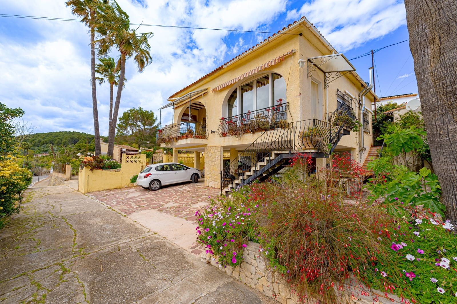 4 bedroom Villa for sale in Parcent with pool - € 450,000 (Ref: 9741707)