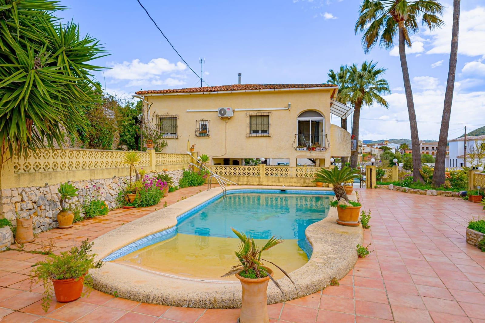 4 bedroom Villa for sale in Parcent with pool - € 450,000 (Ref: 9741707)