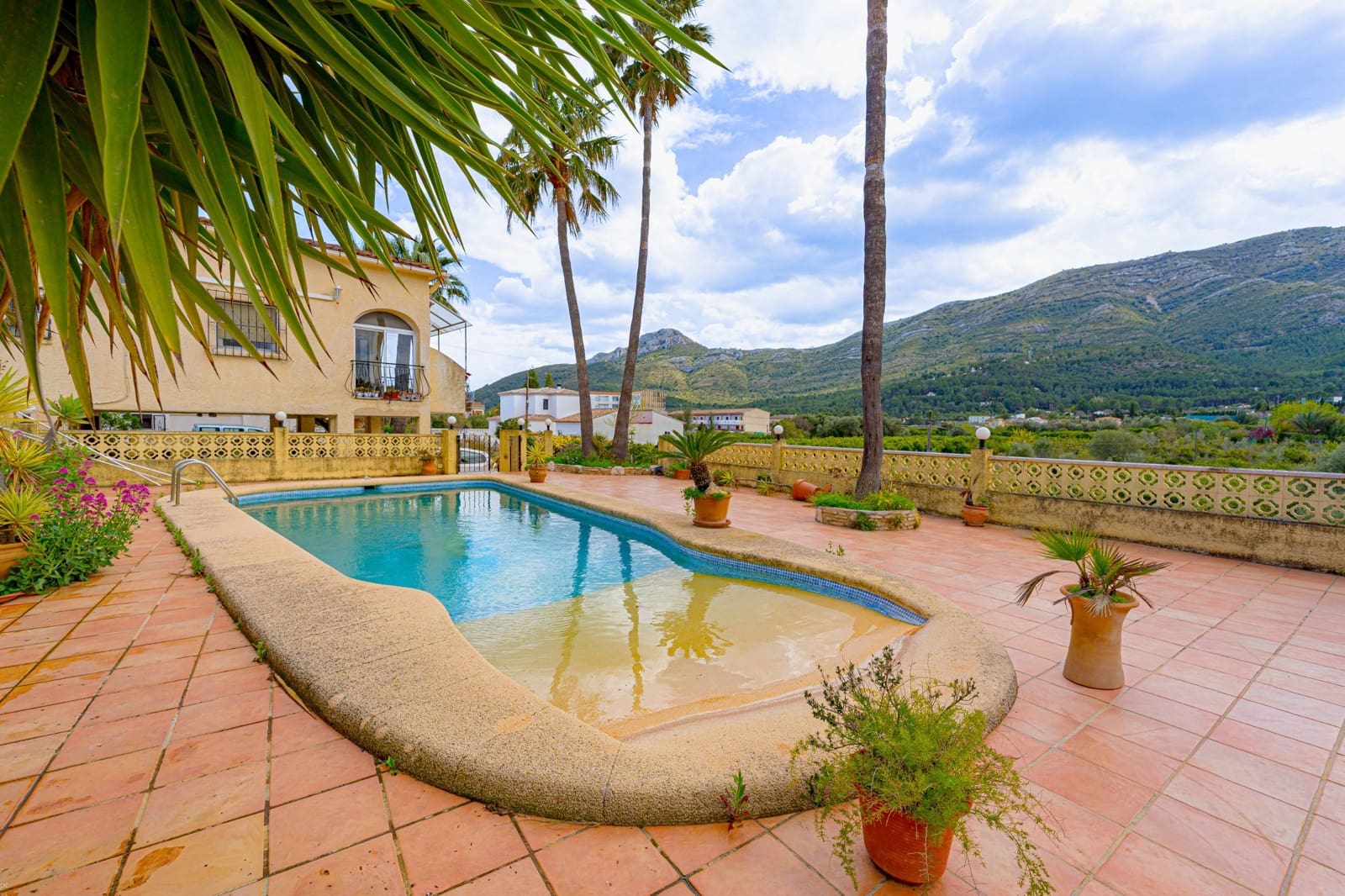 4 bedroom Villa for sale in Parcent with pool - € 450,000 (Ref: 9741707)