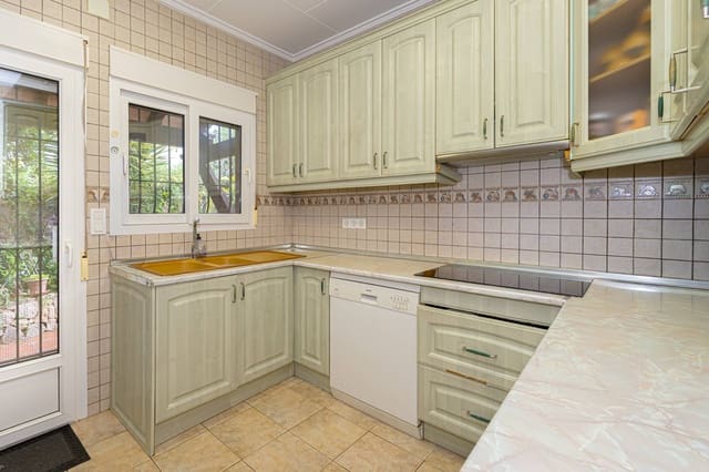 4 Zimmer Villa zu verkaufen in Parcent mit Pool - 450.000 € (Ref: 9741707)