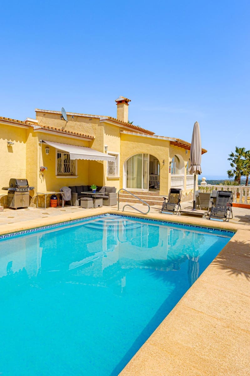 Chalet de 3 habitaciones en Benitachell / Benitatxell en venta con piscina - 649.000 € (Ref: 9761933)