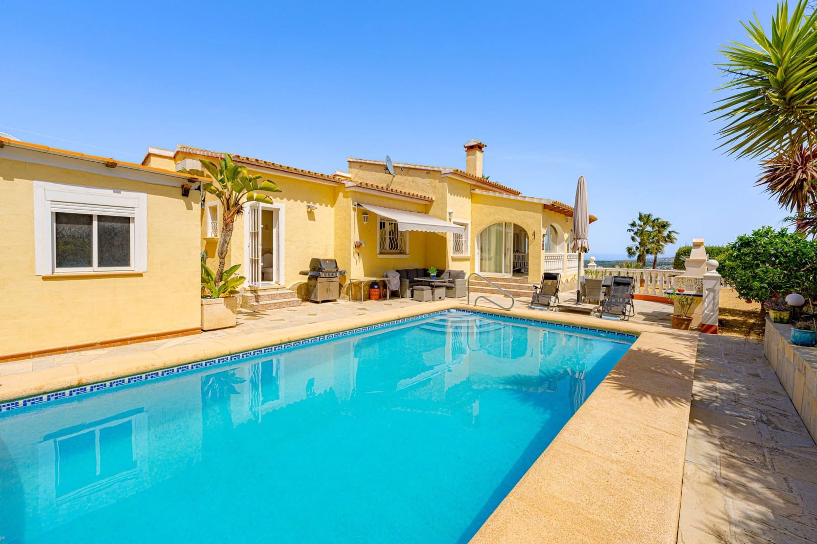 Chalet de 3 habitaciones en Benitachell / Benitatxell en venta con piscina - 649.000 € (Ref: 9761933)