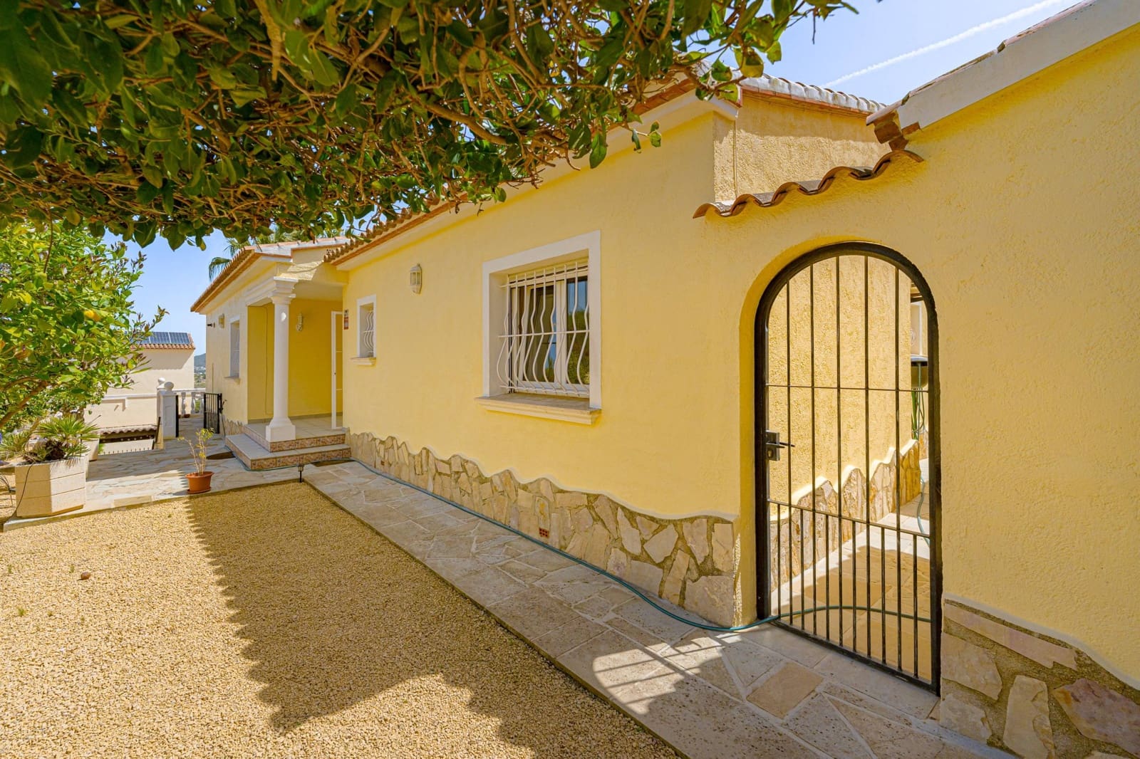 Chalet de 3 habitaciones en Benitachell / Benitatxell en venta con piscina - 649.000 € (Ref: 9761933)