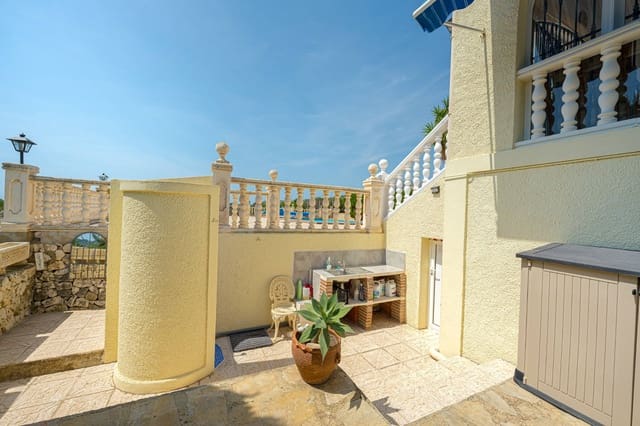 3 soverom Villa til salgs i Calpe / Calp med svømmebasseng garasje - € 725 000 (Ref: 9881894)