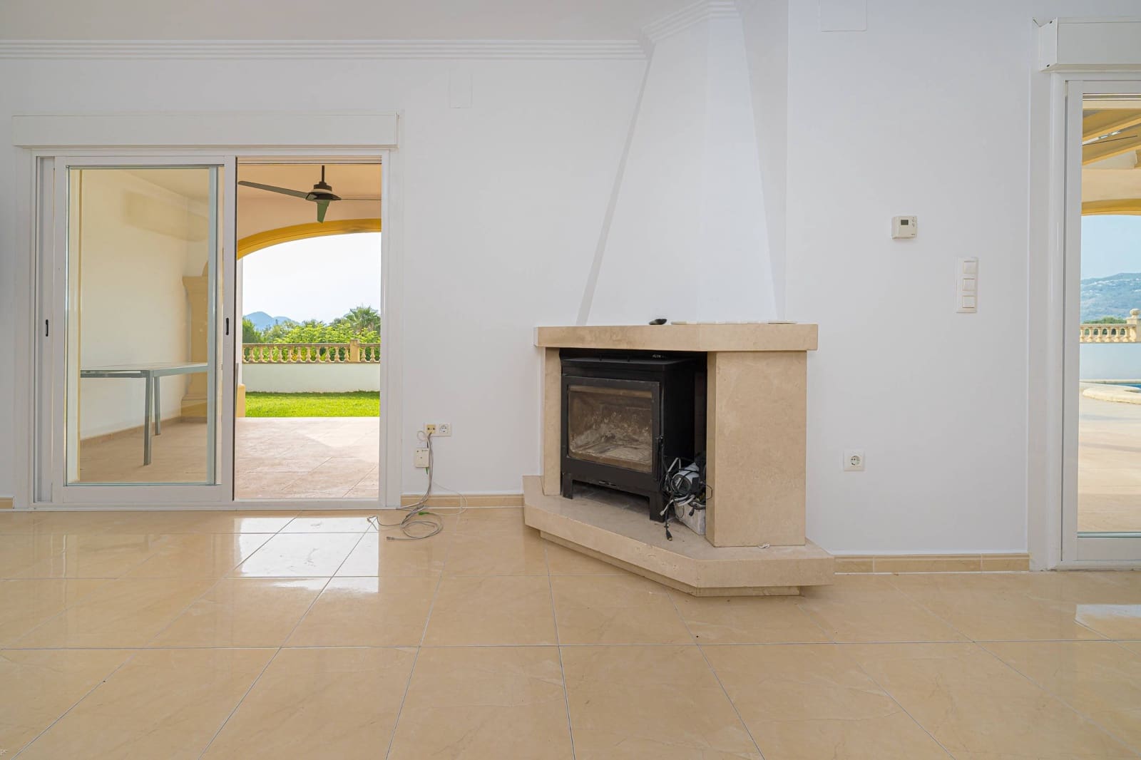 5 soverom Villa til salgs i Beniarbeig med svømmebasseng garasje - € 849 000 (Ref: 9977284)